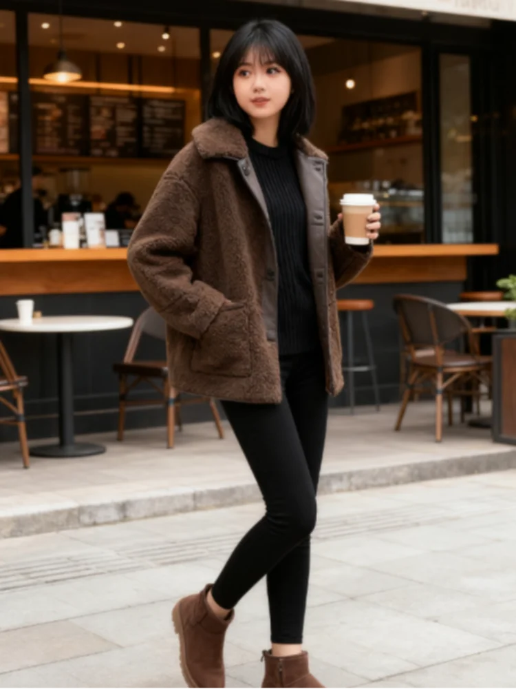 Двусторонняя куртка из овечьей шерсти, женская однотонная однобортная куртка с длинными рукавами, универсальное женское шерстяное пальто для поездок на работу
Двусторонняя куртка из овечьей шерсти, женская однотонная однобортная куртка с длинными рукавами, универсальное женское шерстяное пальто для поездок на работу