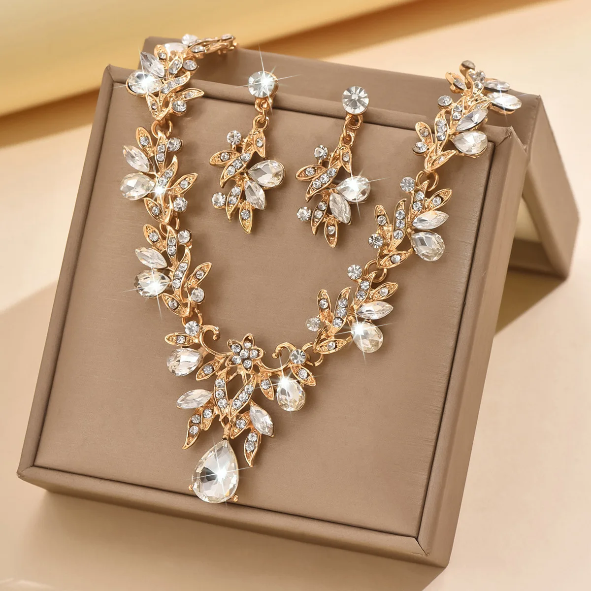 Water drops Jewelry Set for Women Gifts Flash Crystal Minimalist Necklace Earrings Sets Banquet Wedding Anniversary Accessories
Water drops Jewelry Set for Women Gifts Flash Crystal Minimalist Necklace Earrings Sets Banquet Wedding Anniversary Accessories