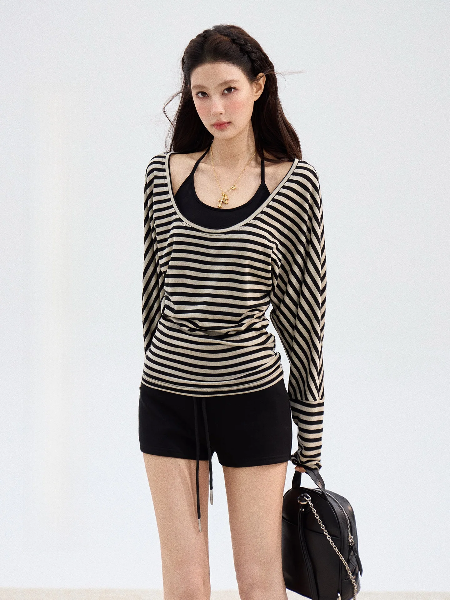 Slim Fit Short Sleeveless Tank Top Women's Simple Versatile Neck Hanging Waist Cinching Base Layer Vest Spring Season Fashion
Slim Fit Short Sleeveless Tank Top Women's Simple Versatile Neck Hanging Waist Cinching Base Layer Vest Spring Season Fashion