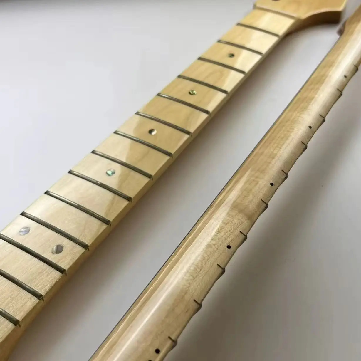 Vintage ST Neck Electric Guitar Natural Finish Gloss Maple Fingerboard 21 Frets One-Piece Construction
Vintage ST Neck Electric Guitar Natural Finish Gloss Maple Fingerboard 21 Frets One-Piece Construction