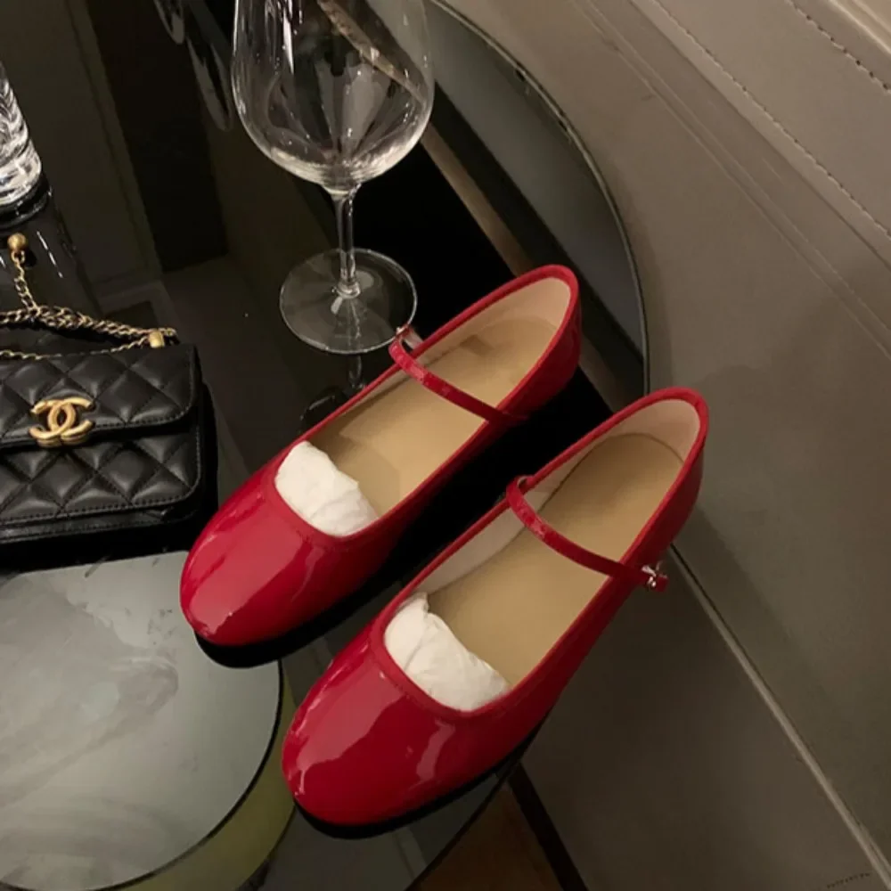 Flat Shoes for Women 2025 Spring and Autumn New One-piece Ballet Single Shoes Shallow Mouth Flat Bottomed Mary Jane Womens Shoe
Flat Shoes for Women 2025 Spring and Autumn New One-piece Ballet Single Shoes Shallow Mouth Flat Bottomed Mary Jane Womens Shoe