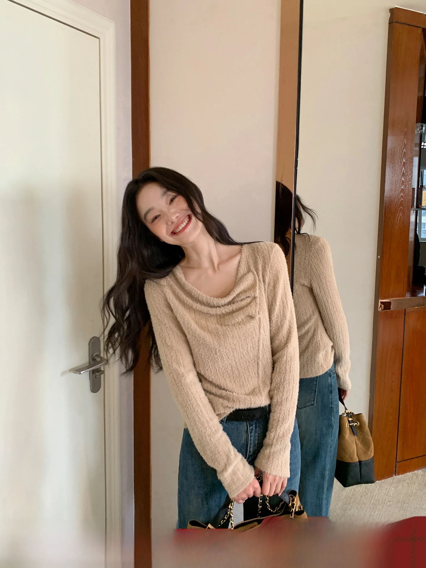 Женская трикотажная футболка Swallow Happy с длинным рукавом, осенне-зимняя, с V-образным вырезом, базовый слой, асимметричный разрез, текстура под искусственный мех
Женская трикотажная футболка Swallow Happy с длинным рукавом, осенне-зимняя, с V-образным вырезом, базовый слой, асимметричный разрез, текстура под искусственный мех