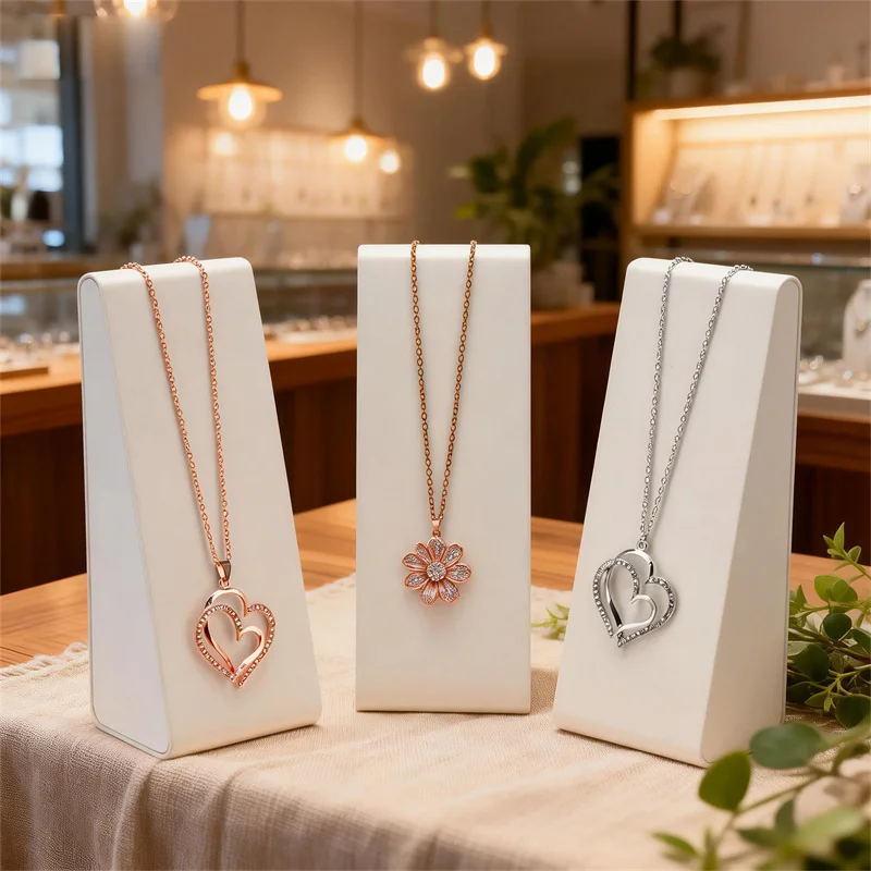 High-end White Brushed Leather Jewelry Display Stand Toring Necklace Jewelry Display Stand Necklace Pendant Display Props
High-end White Brushed Leather Jewelry Display Stand Toring Necklace Jewelry Display Stand Necklace Pendant Display Props