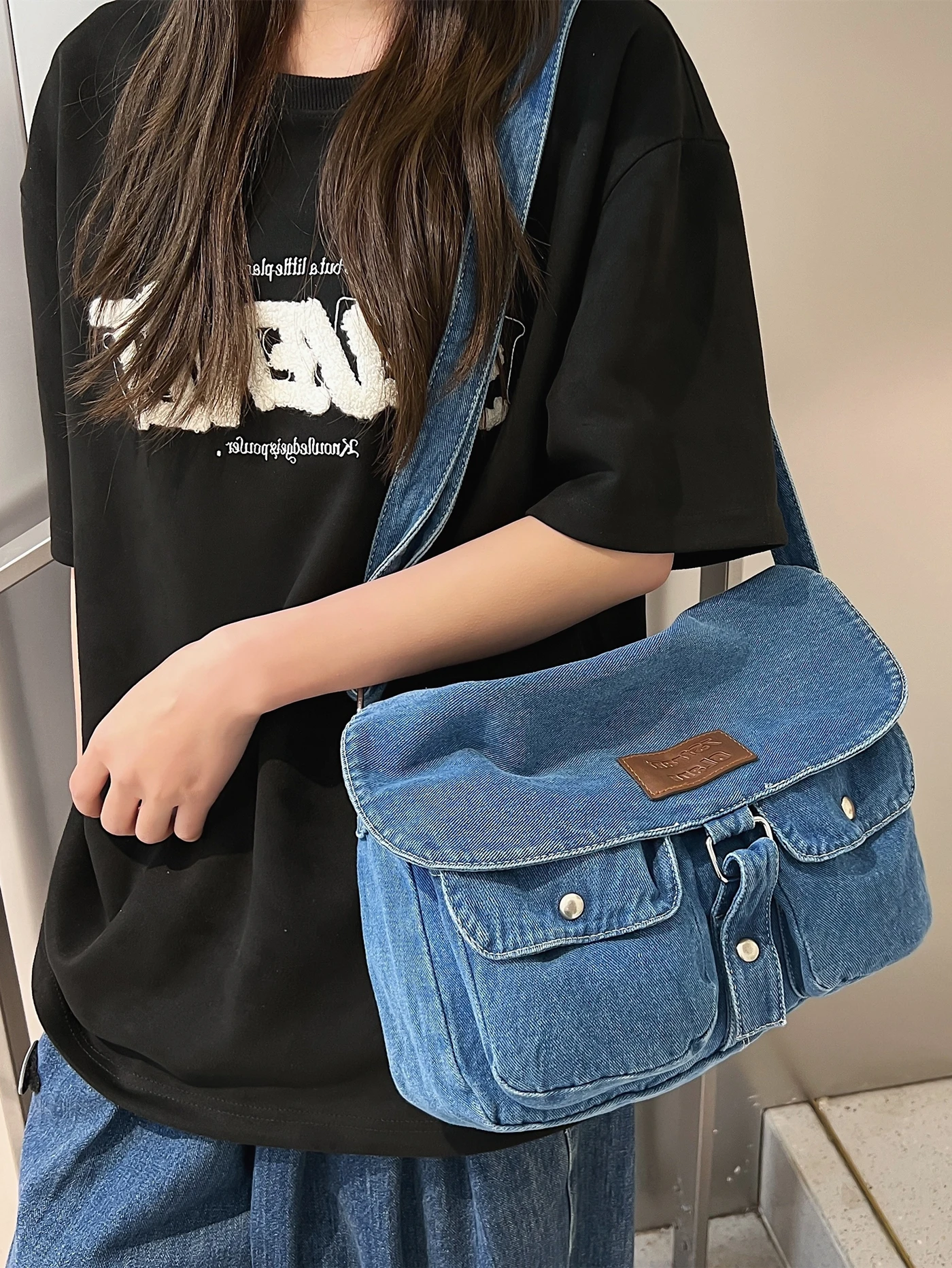 Универсальная ретро-сумка из денима и холста, сумка через плечо, большая вместительная почтовая сумка, повседневная сумка-мессенджер
Универсальная ретро-сумка из денима и холста, сумка через плечо, большая вместительная почтовая сумка, повседневная сумка-мессенджер