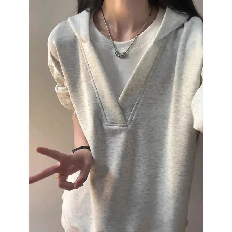 Heather Grey Fake Two-piece Hoodie for Men Women Autumn V-neck Long Sleeve Sweatshirt Preppy Style Couple Casual Loose Top
Heather Grey Fake Two-piece Hoodie for Men Women Autumn V-neck Long Sleeve Sweatshirt Preppy Style Couple Casual Loose Top