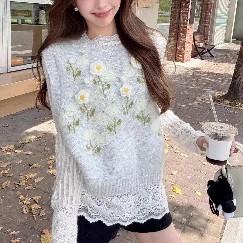 Японский милый пуловер с 3D цветочной вышивкой, жилет для женщин, осень 2023, новый свободный повседневный вязаный свитер без рукавов с круглым вырезом 
Японский милый пуловер с 3D цветочной вышивкой, жилет для женщин, осень 2023, новый свободный повседневный вязаный свитер без рукавов с круглым вырезом