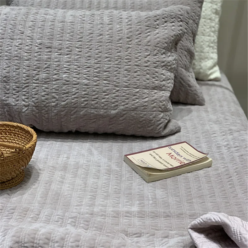 Heavyweight Warm Reversible Quilt Set - Ultra-Soft Flannel Plush Bedspread, 3-Piece All-in-One Comforter for Winter Fall
Heavyweight Warm Reversible Quilt Set - Ultra-Soft Flannel Plush Bedspread, 3-Piece All-in-One Comforter for Winter Fall