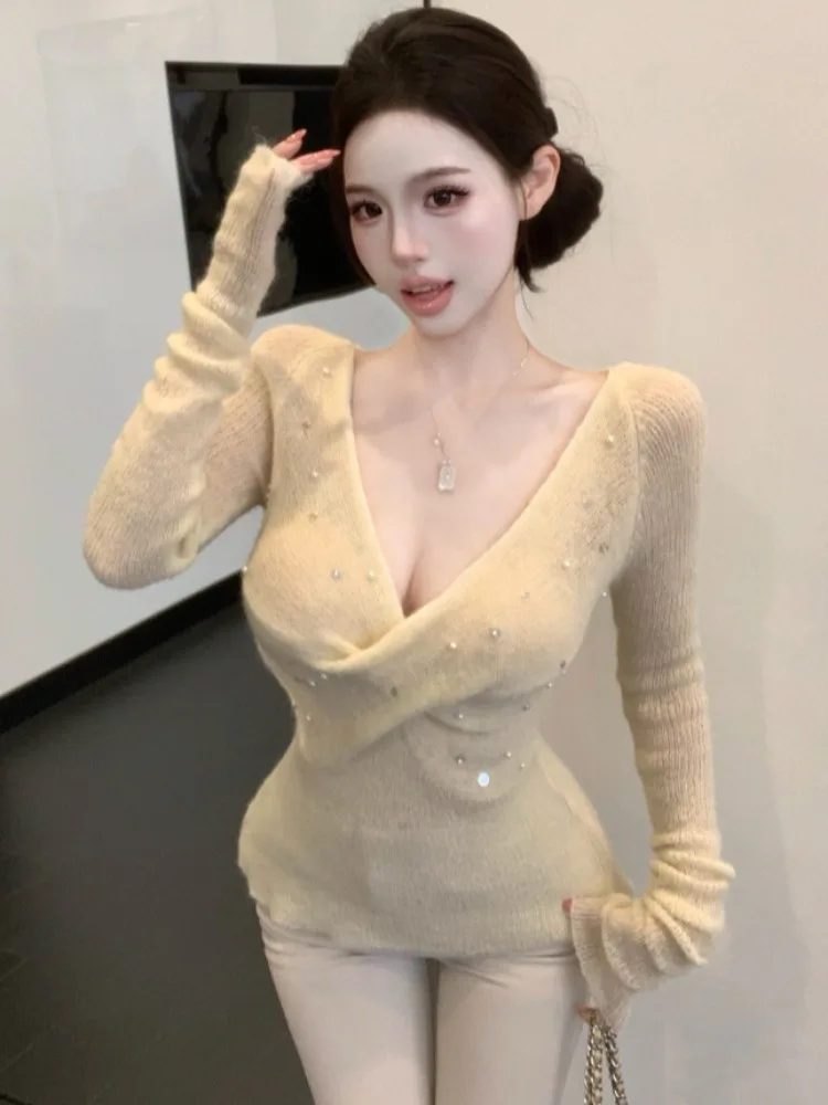 Elegant Korean Style Knitted Long Sleeve V-Neck Sweater with Fish Tail Half Skirt Two-Piece Set for Women Autumn Winter New A...
Elegant Korean Style Knitted Long Sleeve V-Neck Sweater with Fish Tail Half Skirt Two-Piece Set for Women Autumn Winter New A...