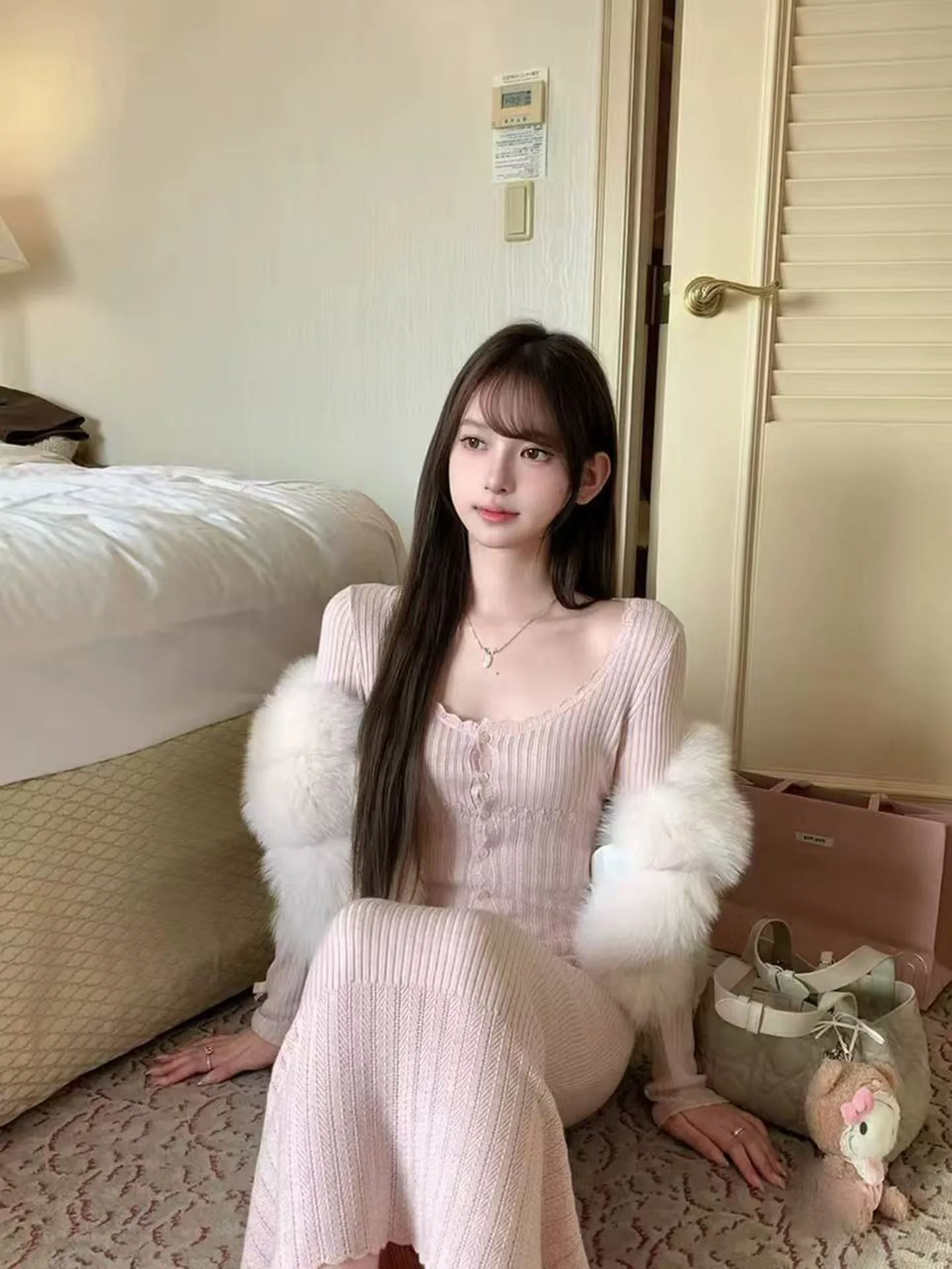 Soft Pink Long Sleeve Knitted Sweater Women's Slim Fit Fish Tail Dress Gentle Style Woolen Material round Neck Button Closure
Soft Pink Long Sleeve Knitted Sweater Women's Slim Fit Fish Tail Dress Gentle Style Woolen Material round Neck Button Closure