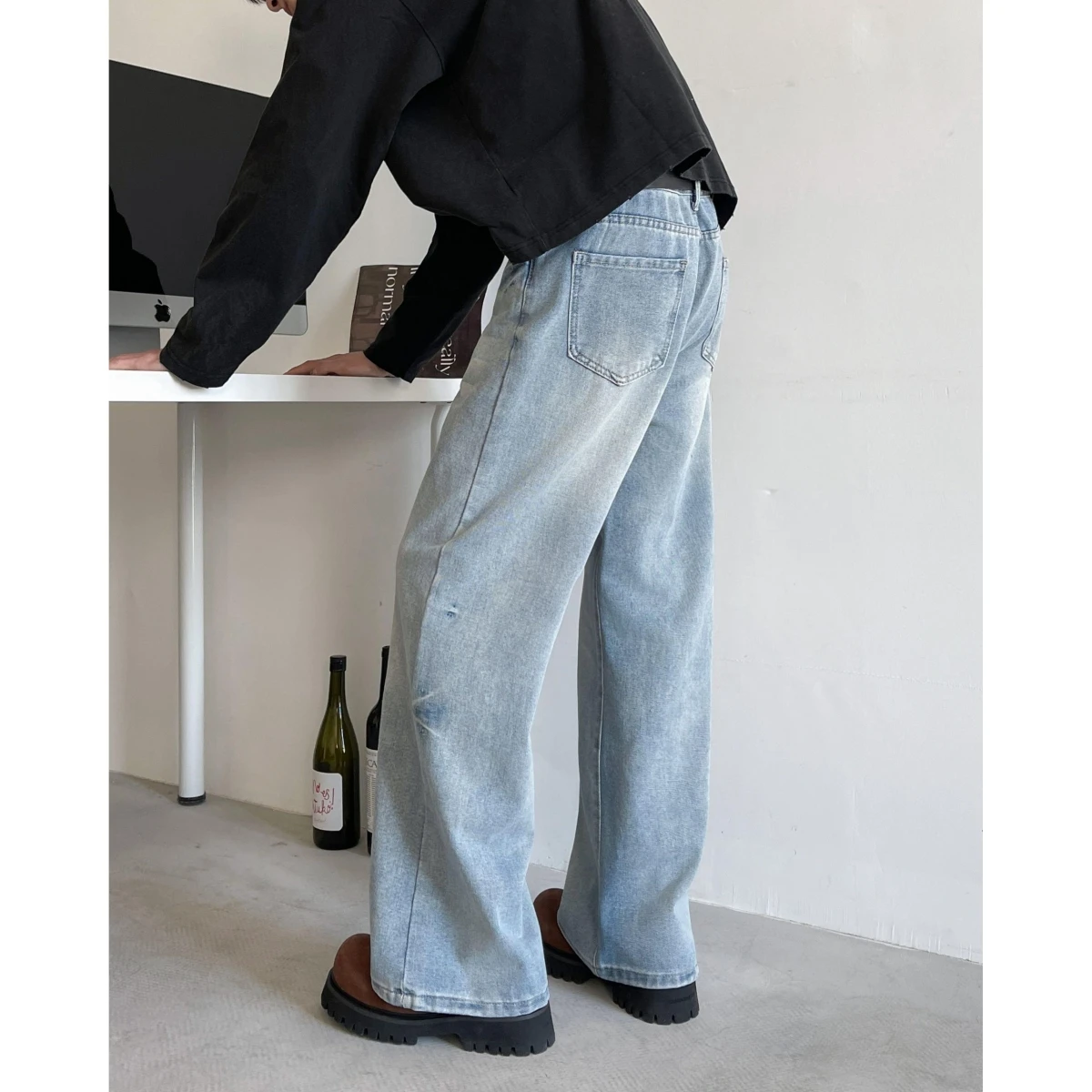 American High Street Hiphop Loose Straight Leg Jeans Men's Design Sense Light Blue Wide Leg Pants Dragging the und
American High Street Hiphop Loose Straight Leg Jeans Men's Design Sense Light Blue Wide Leg Pants Dragging the und