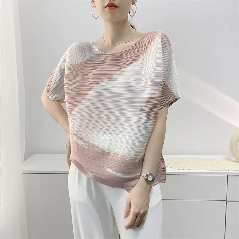 Pleated t shirt women 2023 summer new print short sleeved T-shirt o neck slimming design pressed pleated t shirt female tops
Pleated t shirt women 2023 summer new print short sleeved T-shirt o neck slimming design pressed pleated t shirt female tops