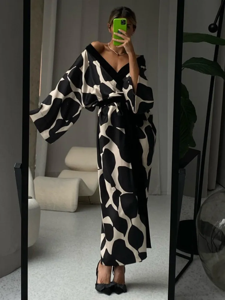 Сексуальный атласный халат с коровьим принтом для дома и отдыха, повседневный, с завязками на талии, из полиэфирного волокна, средней эластичности
Сексуальный атласный халат с коровьим принтом для дома и отдыха, повседневный, с завязками на талии, из полиэфирного волокна, средней эластичности