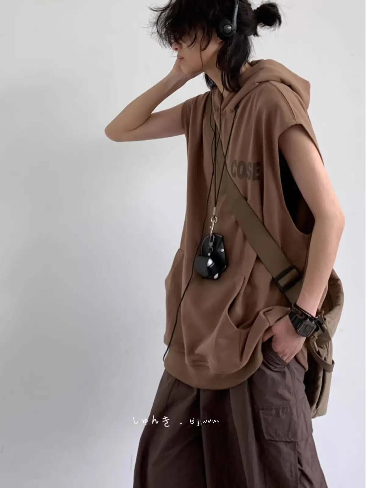 Unisex T-shirts 2026 Summer Hooded Letter-print Hooded Sweatshirt For Men And Women Casual Loose-fitting Sleeveless Pullover Top
Unisex T-shirts 2026 Summer Hooded Letter-print Hooded Sweatshirt For Men And Women Casual Loose-fitting Sleeveless Pullover Top