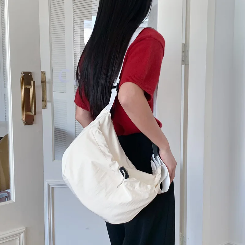Hobo Bag New Fashion Trend Nylon Soft Fabric Drawstring Zipper Solid Color Crossbody Bag Casual Travel All-match Shoulder Bag
Hobo Bag New Fashion Trend Nylon Soft Fabric Drawstring Zipper Solid Color Crossbody Bag Casual Travel All-match Shoulder Bag
