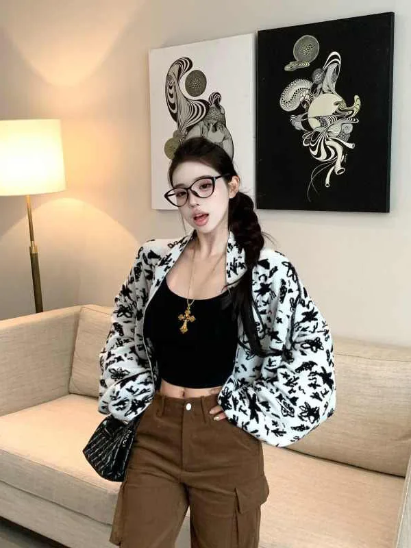 Soft Mink Velvet Knitted Sweater Coat Women's Loose Lazy Style Mid-Length Fufu Open Cardigan Autumn Season Ladies Jacket
Soft Mink Velvet Knitted Sweater Coat Women's Loose Lazy Style Mid-Length Fufu Open Cardigan Autumn Season Ladies Jacket
