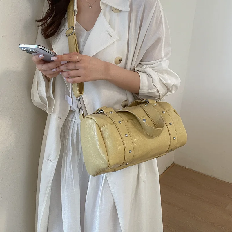 Fashion Rivet Women Shoulder Bag PU Leather Hot Girl Motorcycle Bag Bolsa Feminina Female Underarm Bag Ladies Big Handbag Black
Fashion Rivet Women Shoulder Bag PU Leather Hot Girl Motorcycle Bag Bolsa Feminina Female Underarm Bag Ladies Big Handbag Black
