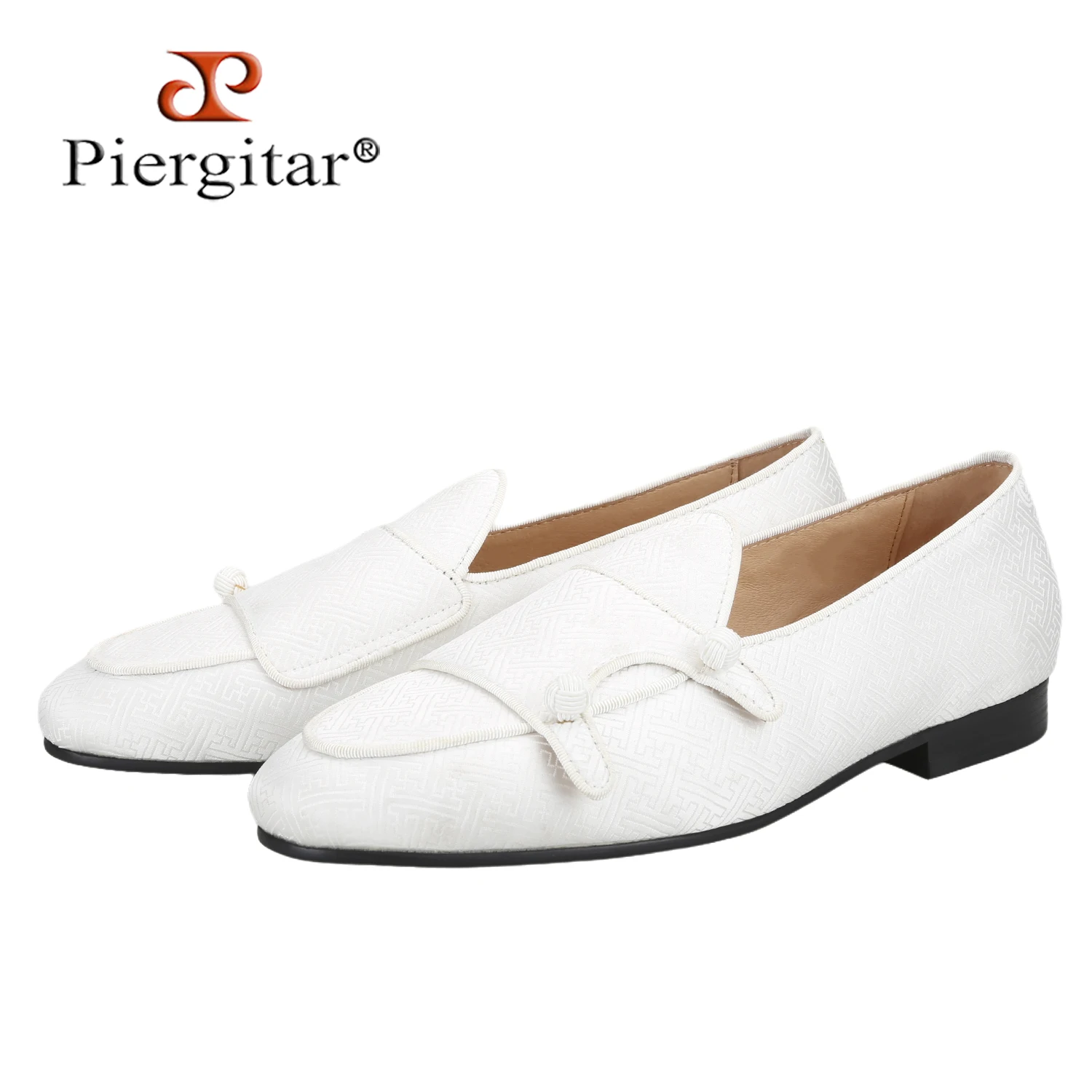 Piergitar, три цвета, шелковые мужские туфли двойного монаха в китайском императорском стиле с шариками ручной работы и пуговицами, лоферы без шнуровки, тапочки
Piergitar, три цвета, шелковые мужские туфли двойного монаха в китайском императорском стиле с шариками ручной работы и пуговицами, лоферы без шнуровки, тапочки