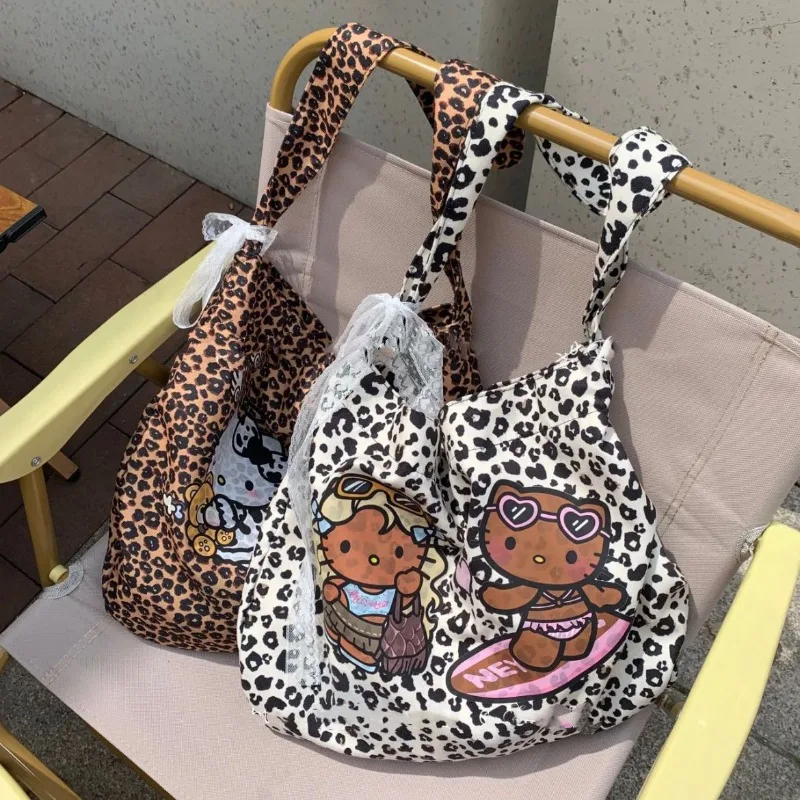 Sanrio Hello Kitty Shoulder Bag 2024 New American Retro Leopard Crossbody Bag Girls Large Capacity Tote Y2k Best Friend Gift
Sanrio Hello Kitty Shoulder Bag 2024 New American Retro Leopard Crossbody Bag Girls Large Capacity Tote Y2k Best Friend Gift