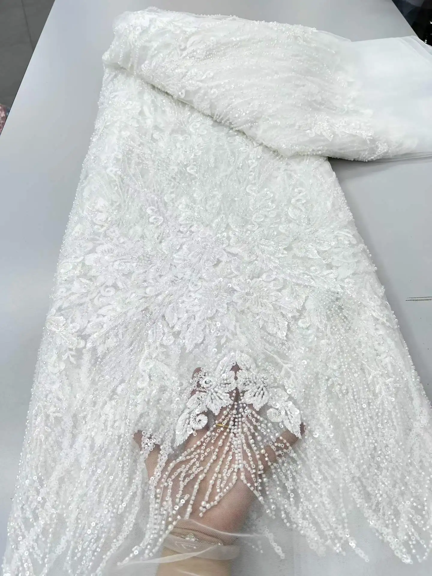 Elegant Beaded Lace Fabric African Nigerian Fashion High-End Luxury French Sequins Mesh for Women's Party Dresses Size 5
Elegant Beaded Lace Fabric African Nigerian Fashion High-End Luxury French Sequins Mesh for Women's Party Dresses Size 5
