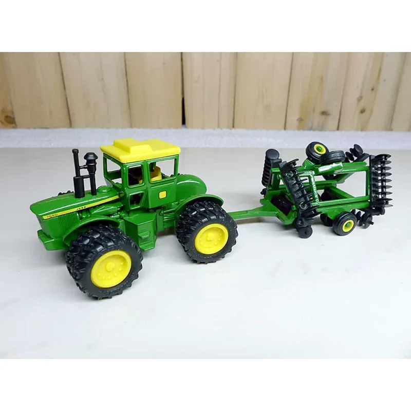 ERTL Diecast 1:64 Scale 7520 Tractor Alloy Engineering Vehicle Model Classic Adult Collection Static Display Gift Decoration
ERTL Diecast 1:64 Scale 7520 Tractor Alloy Engineering Vehicle Model Classic Adult Collection Static Display Gift Decoration