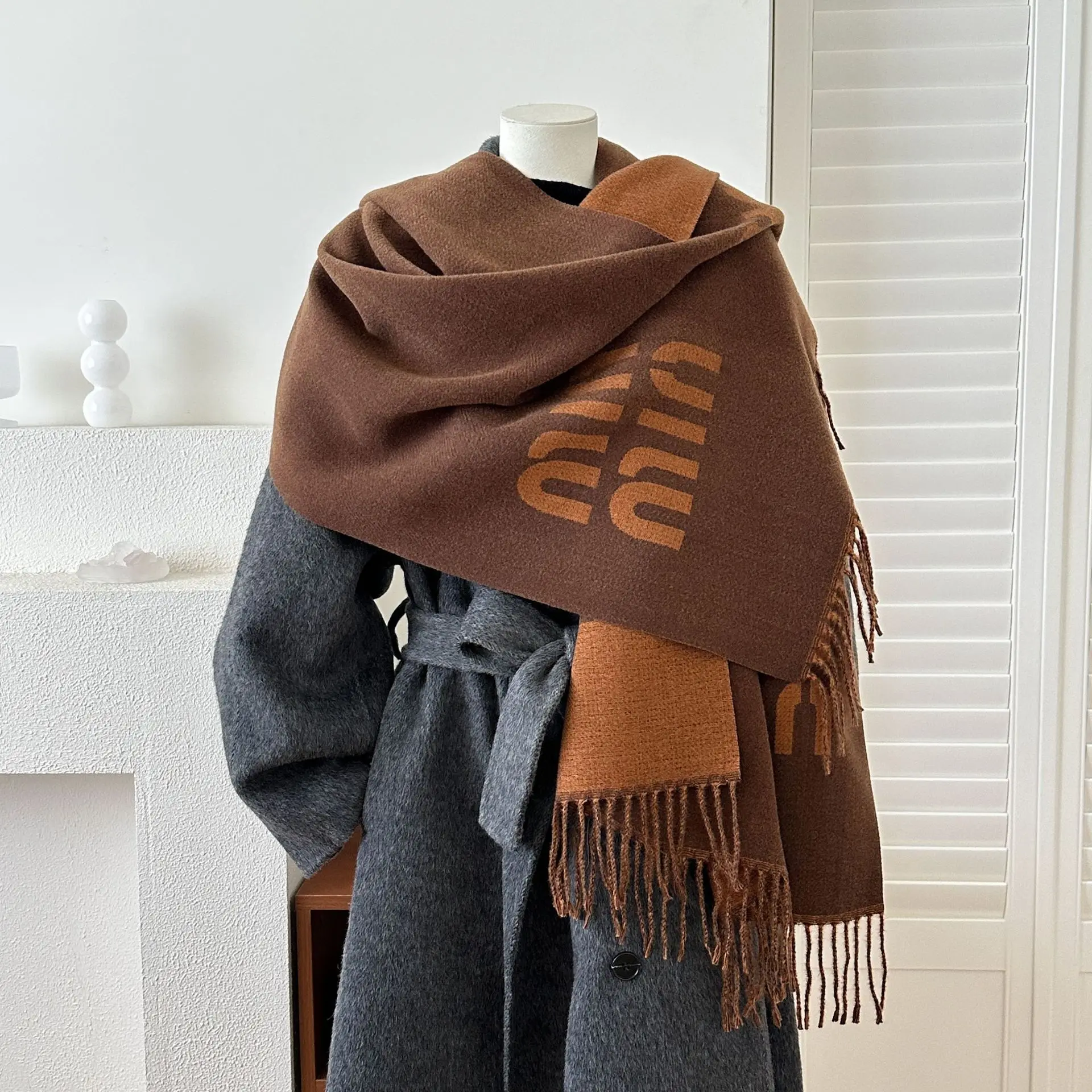 Oversized Letter Print Shawl Scarf for Women Acrylic Wool Like Warm Thick Knit Wrap Scarf Blanket Scarf Versatile Fashion
Oversized Letter Print Shawl Scarf for Women Acrylic Wool Like Warm Thick Knit Wrap Scarf Blanket Scarf Versatile Fashion
