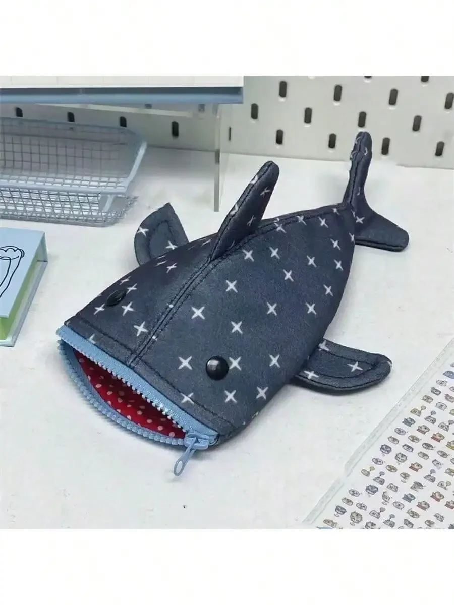 1pc Shark Shaped Pencil Case, Large Capacity Pencil Bag, Coin Purse, Zipper Design, Can Hold Pencils, Markers, Highlighters, Cut
1pc Shark Shaped Pencil Case, Large Capacity Pencil Bag, Coin Purse, Zipper Design, Can Hold Pencils, Markers, Highlighters, Cut