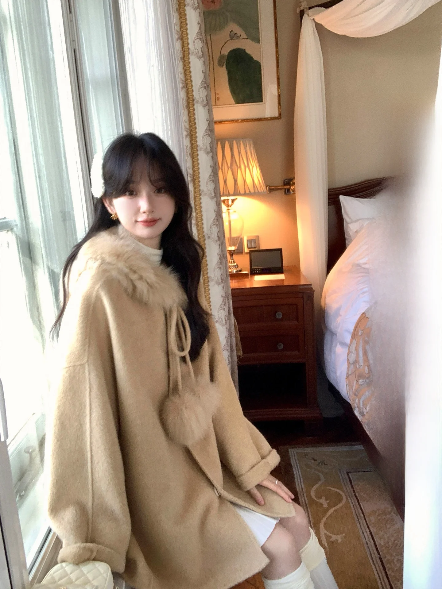 Шерстяное пальто женское двустороннее с меховой вязаной отделкой, средней длины, с декоративными элементами, длинный рукав
Шерстяное пальто женское двустороннее с меховой вязаной отделкой, средней длины, с декоративными элементами, длинный рукав