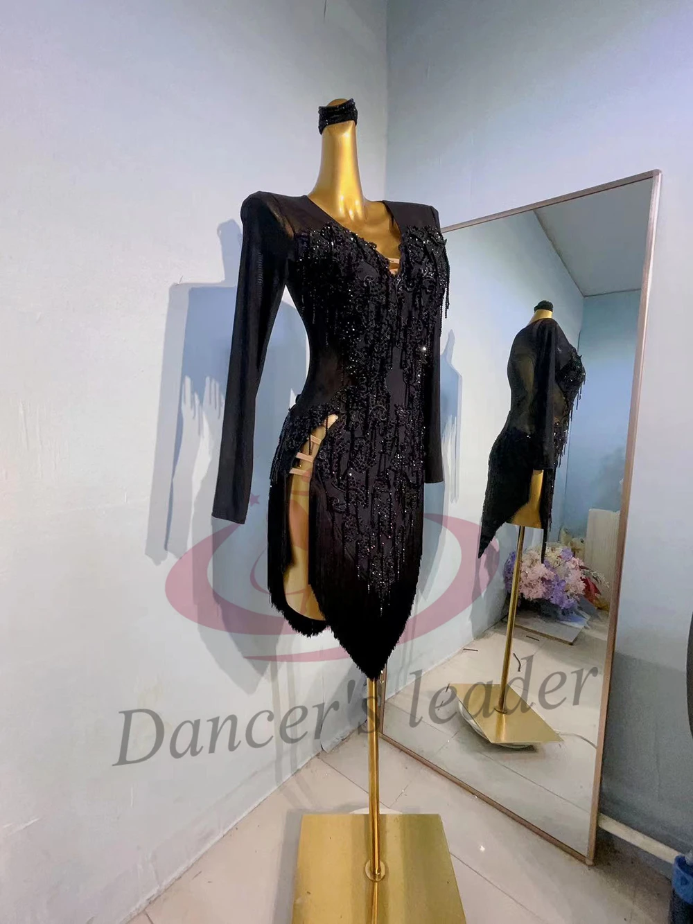 Latin Dance Costume AB Stone Female Adult Children High-End Custom Slit Tassel Mesh Skirt Samba Performance Dress
Latin Dance Costume AB Stone Female Adult Children High-End Custom Slit Tassel Mesh Skirt Samba Performance Dress