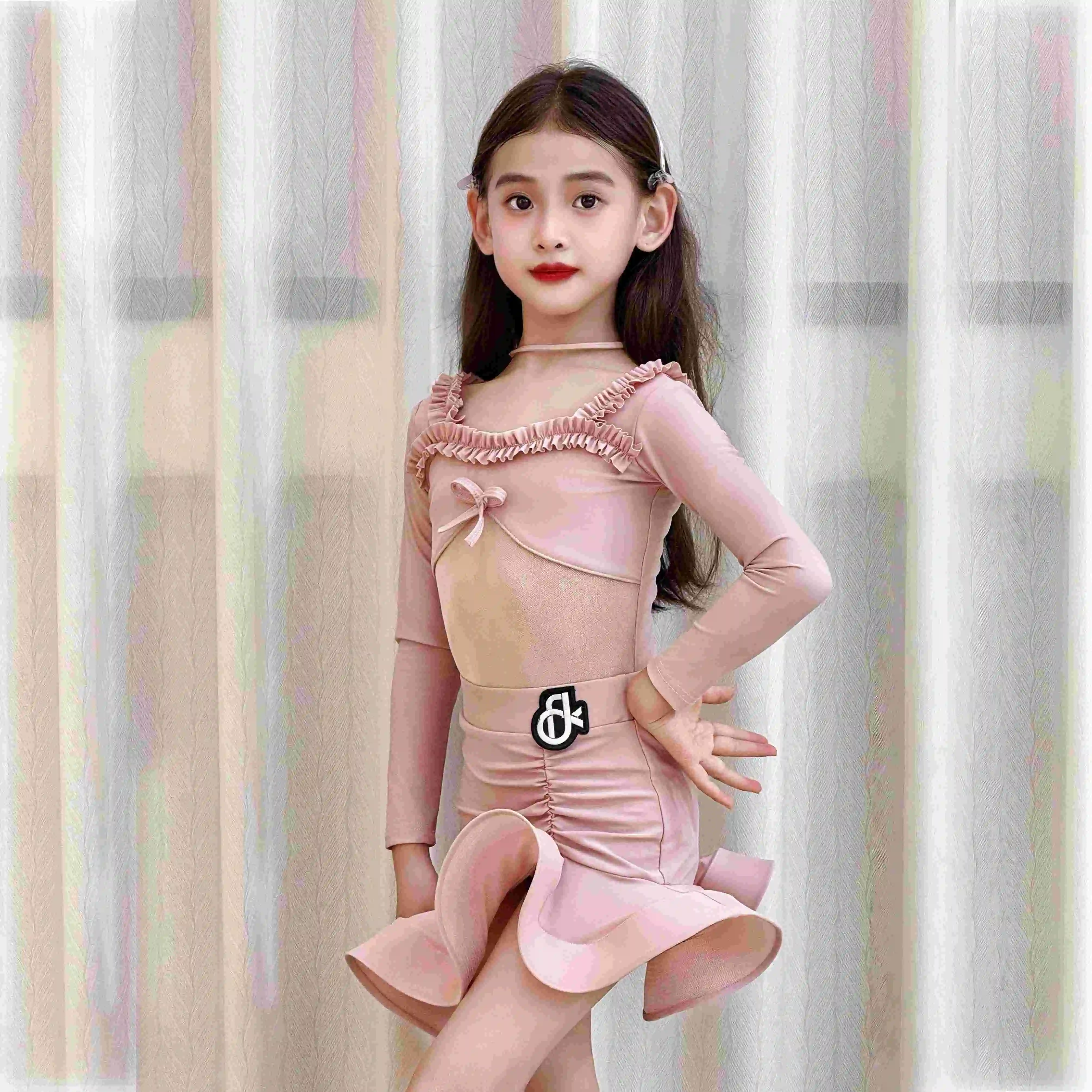 Осенне-зимняя детская одежда для латинских танцев, платье с длинными рукавами, розовое, белое платье, разделенный костюм, одежда для практики ча-ча-румбы, самбы 
Осенне-зимняя детская одежда для латинских танцев, платье с длинными рукавами, розовое, белое платье, разделенный костюм, одежда для практики ча-ча-румбы, самбы