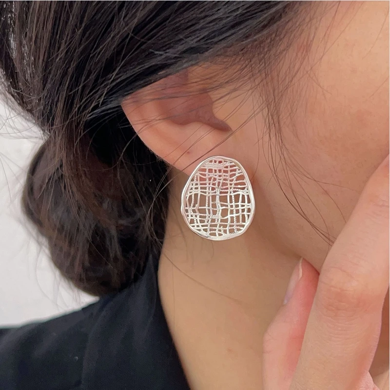 Korean S925 sterling silver irregular geometric earrings for women with a niche design, light luxury and fashionable earrings
Korean S925 sterling silver irregular geometric earrings for women with a niche design, light luxury and fashionable earrings