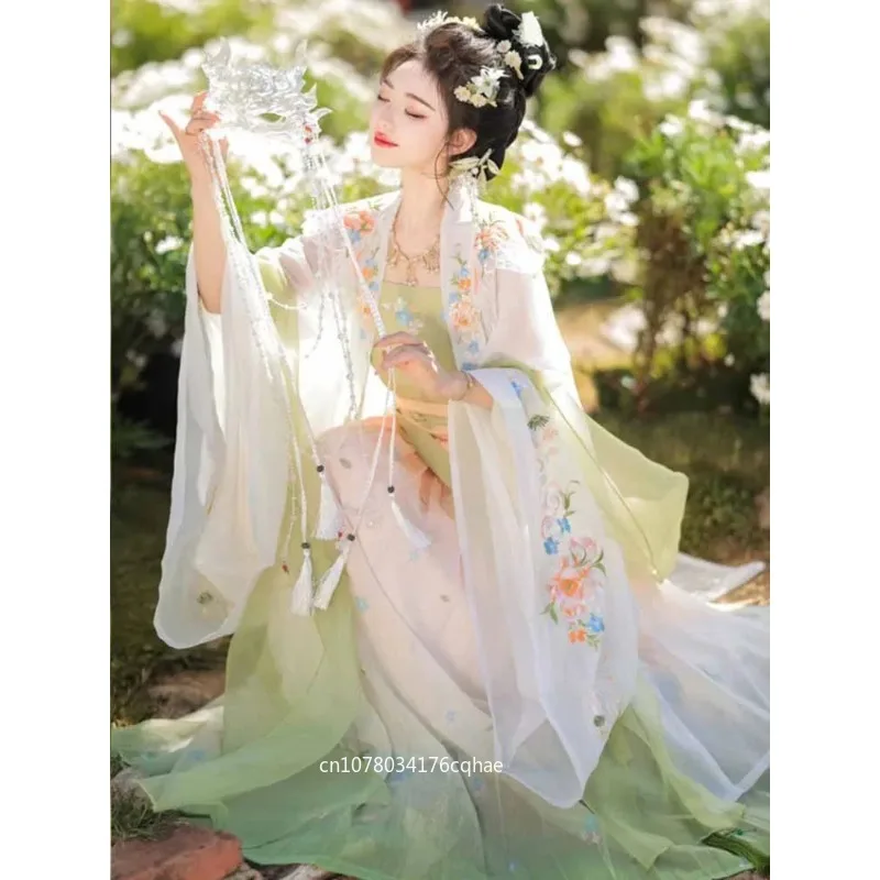Ladies gradually change embroidered Hanfu, Song Dynasty style, party-specific traditional clothing
Ladies gradually change embroidered Hanfu, Song Dynasty style, party-specific traditional clothing