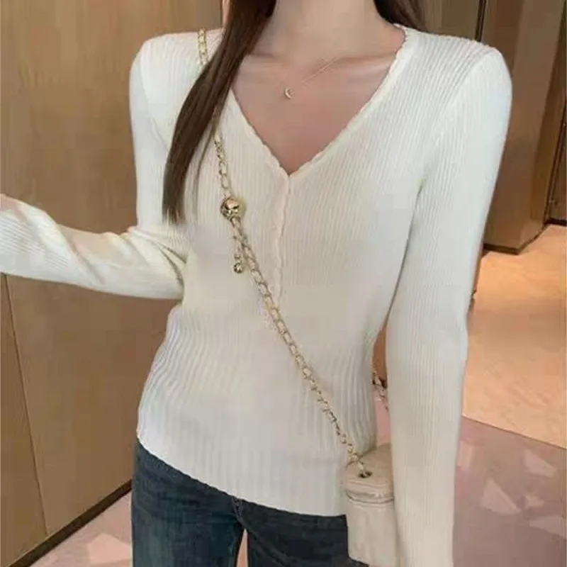 White V-neck Long-sleeved Knitted Women's Autumn Winter Petite Short Slim-fitting Sweater Early Autumn Chic Top
White V-neck Long-sleeved Knitted Women's Autumn Winter Petite Short Slim-fitting Sweater Early Autumn Chic Top