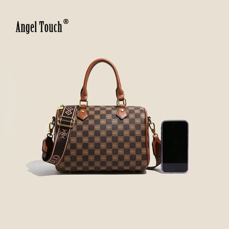 Elegant And Functional Women's Messenger Bag - Leather Crossbody Handbag By Luxury Brand Popular Choice
Elegant And Functional Women's Messenger Bag - Leather Crossbody Handbag By Luxury Brand Popular Choice