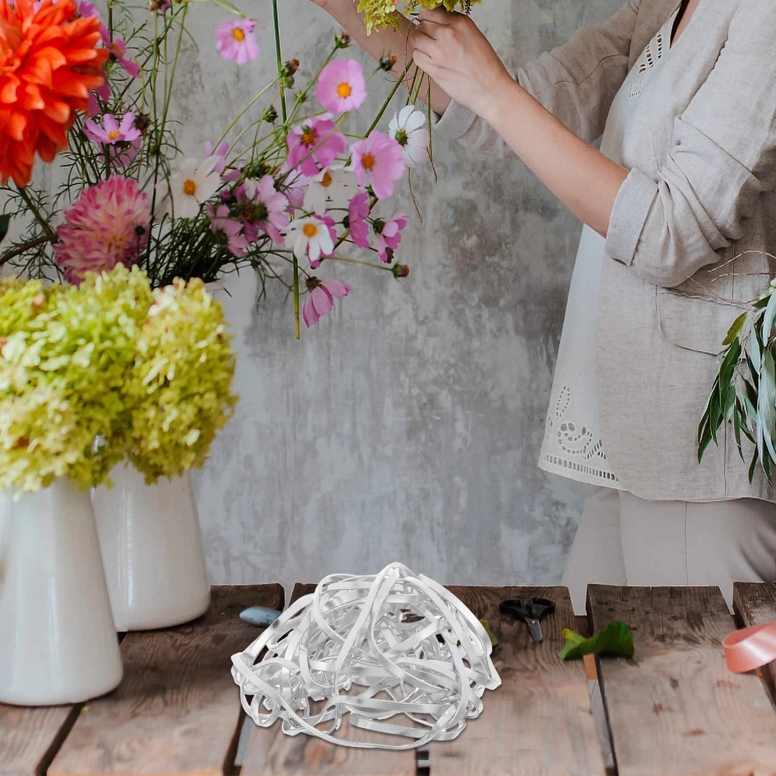 1Pcs Flower Arranging Holder Durable Aluminum Alloy Fixed Flower Holder Floral Fixer for Vase Arrangement Table Decor
1Pcs Flower Arranging Holder Durable Aluminum Alloy Fixed Flower Holder Floral Fixer for Vase Arrangement Table Decor