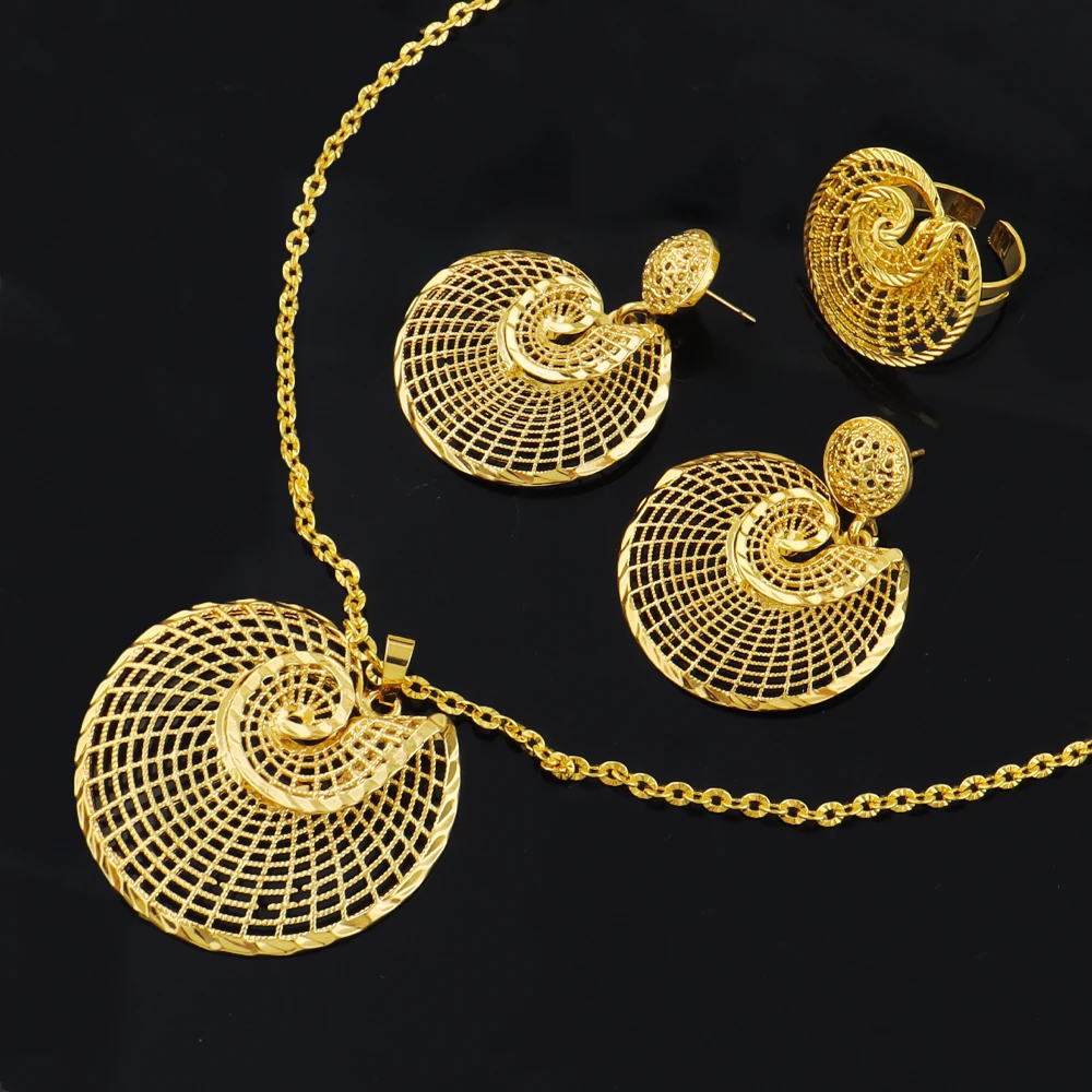 Dubai gold-tone flower jewelry set: necklace, earrings & ring for women, elegant gift for couples, Christmas party sparkle, boxe
Dubai gold-tone flower jewelry set: necklace, earrings & ring for women, elegant gift for couples, Christmas party sparkle, boxe