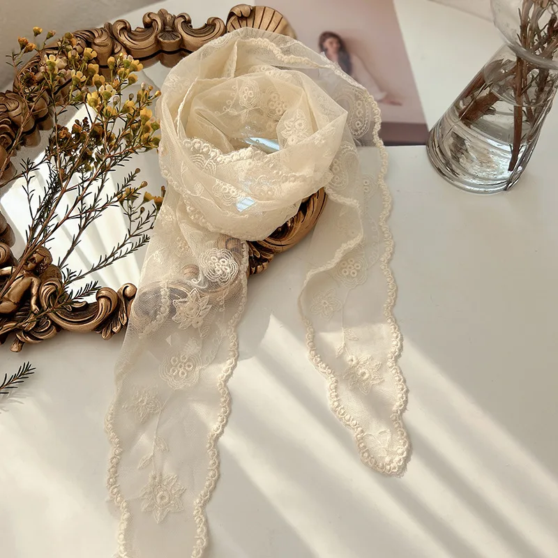 Элегантный кружевной шарф с ромбами, увеличенная полоска из кешью и орехов, декоративная вышитая декоративная рубашка в тон весны и осени
Элегантный кружевной шарф с ромбами, увеличенная полоска из кешью и орехов, декоративная вышитая декоративная рубашка в тон весны и осени