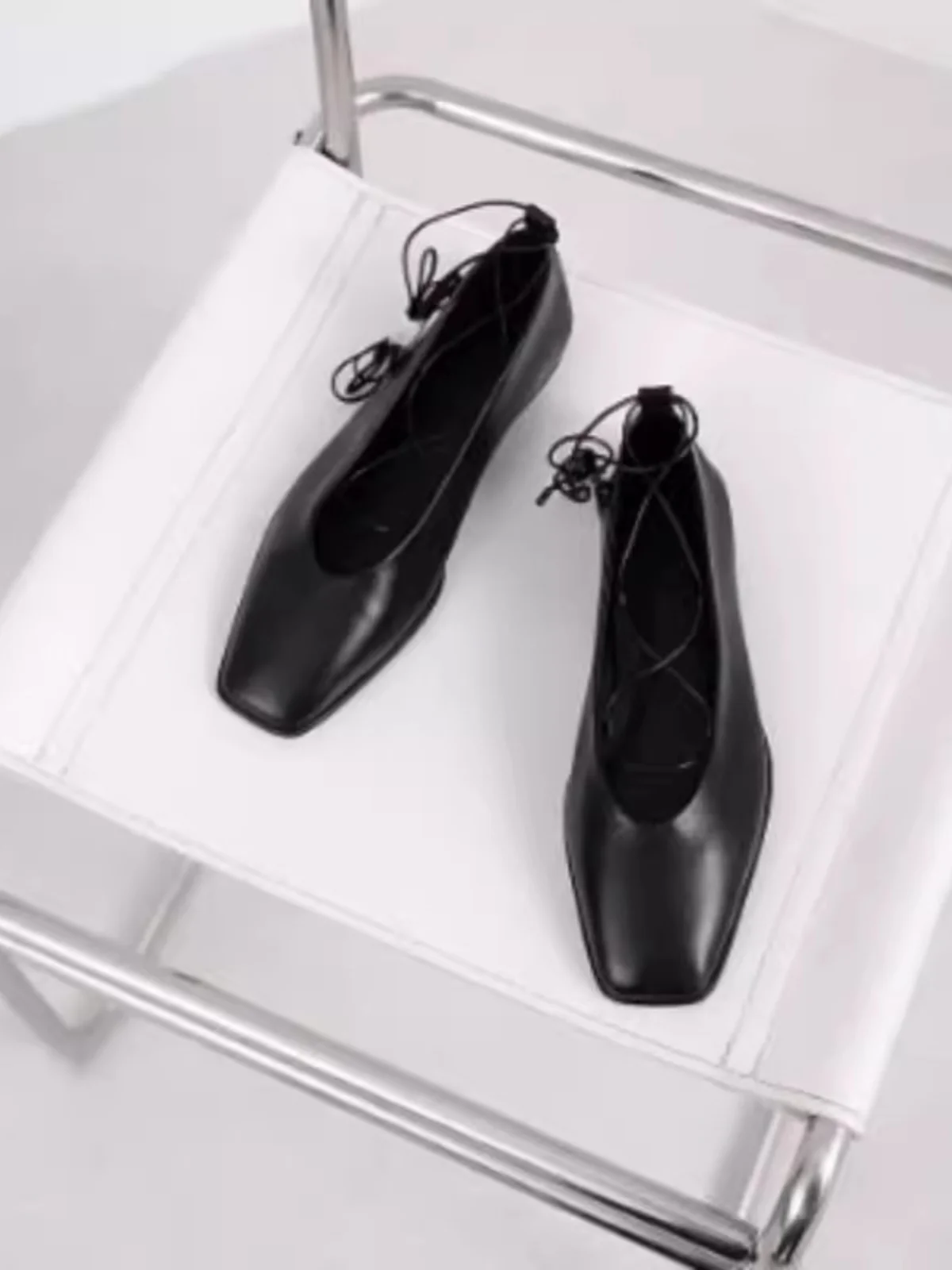 MD Women's oes Bla Genuine Leather Retro Faion Slip-On Flat Bot Crossed Strap Ballet Flats round Toe Home Casual Wear
MD Women's oes Bla Genuine Leather Retro Faion Slip-On Flat Bot Crossed Strap Ballet Flats round Toe Home Casual Wear