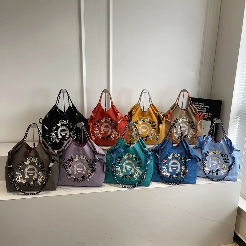 FEILER 2025 Spring Summer New Large Capacity Tote Bag Single Shoulder Bag Nylon Hand-held Embroidery Shopping Bag
FEILER 2025 Spring Summer New Large Capacity Tote Bag Single Shoulder Bag Nylon Hand-held Embroidery Shopping Bag