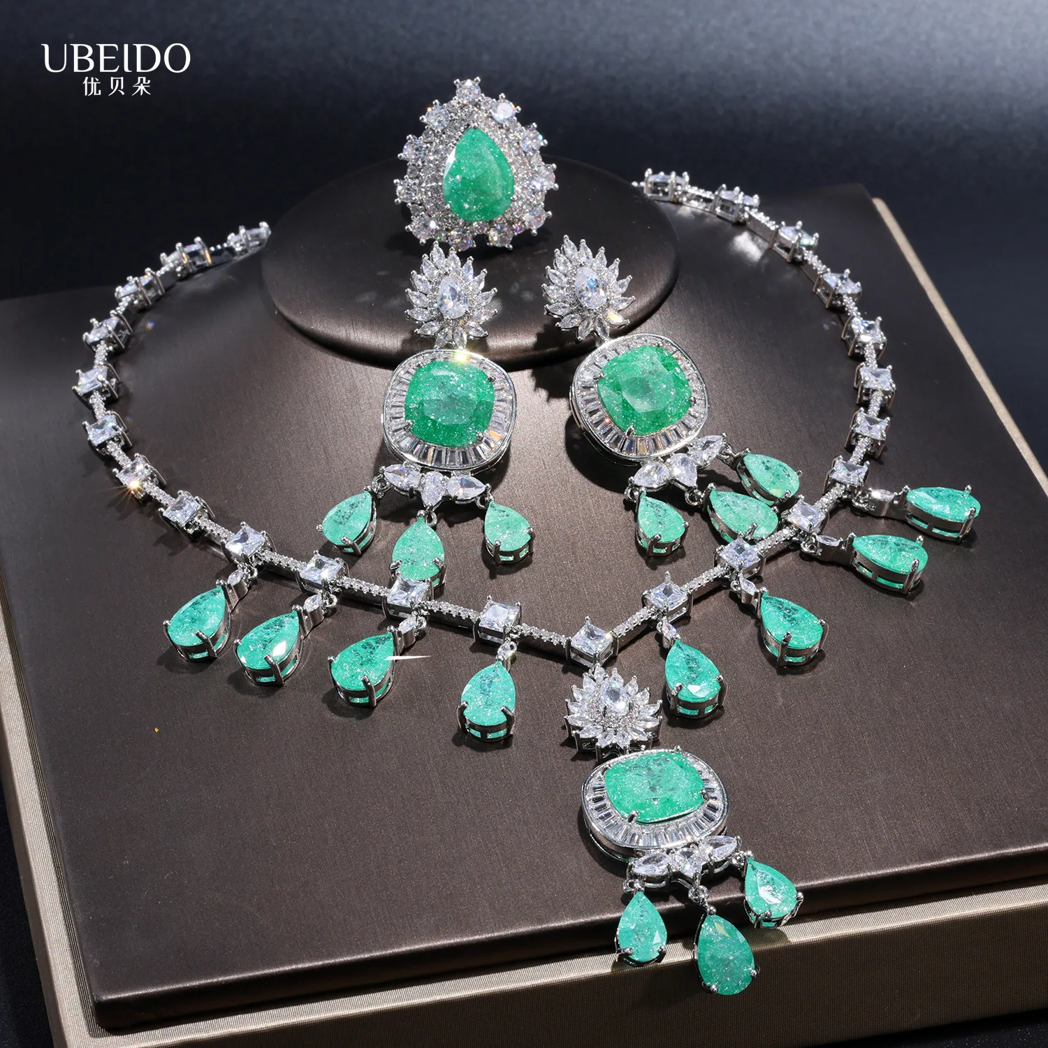 Vintage Gemstone Necklace And Water Drop Earrings Set for Women Fashion Jewelry Accessory
Vintage Gemstone Necklace And Water Drop Earrings Set for Women Fashion Jewelry Accessory
