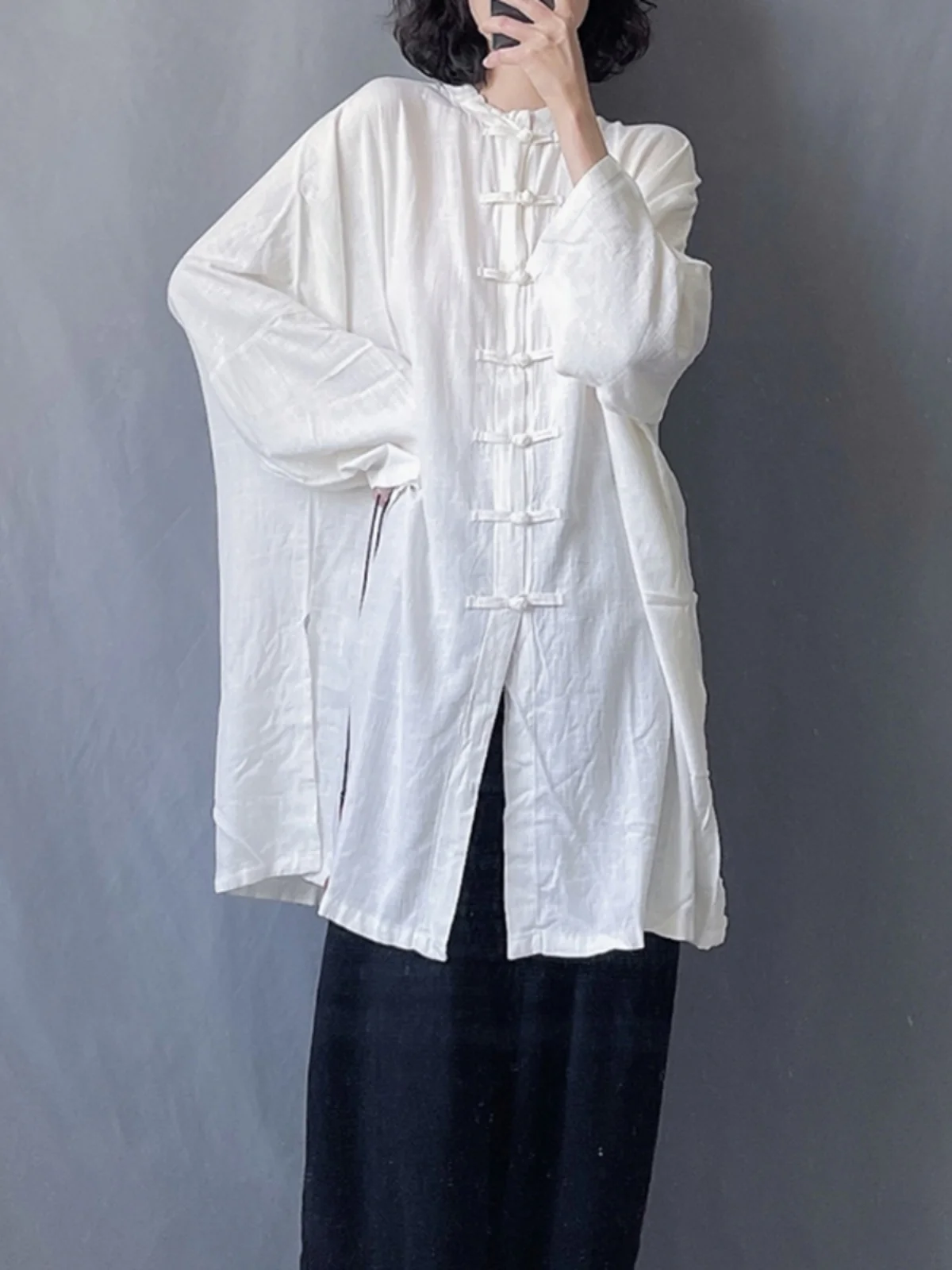 Ретро-рубашка в китайском стиле, свободного кроя, изо льна, с воротником-стойкой, на пуговицах, средней длины, с защитой от солнца, повседневная, с длинным рукавом, однотонная
Ретро-рубашка в китайском стиле, свободного кроя, изо льна, с воротником-стойкой, на пуговицах, средней длины, с защитой от солнца, повседневная, с длинным рукавом, однотонная