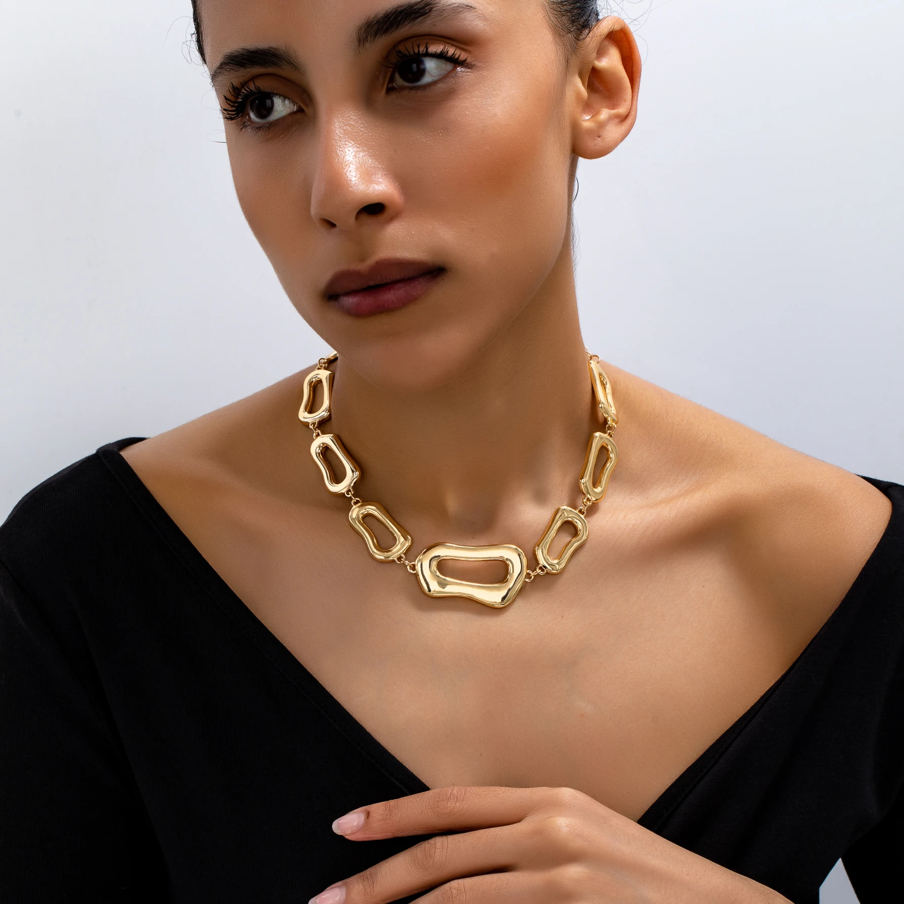 European and American style punk style exaggerated metal niche design geometric hollow size irregular necklace, travel jewelry
European and American style punk style exaggerated metal niche design geometric hollow size irregular necklace, travel jewelry