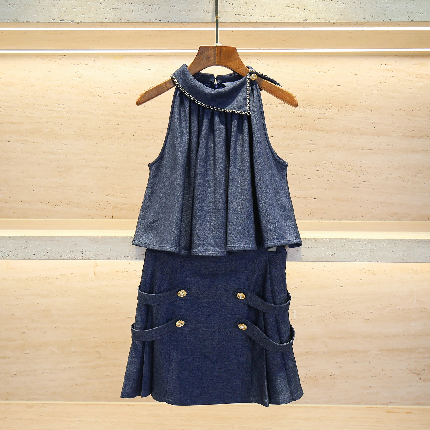 High-End Women's Fashion Set Neck Vest Top And Half Skirt Denim Skirt Pleated Summer Collection for Women Aged 25-35
High-End Women's Fashion Set Neck Vest Top And Half Skirt Denim Skirt Pleated Summer Collection for Women Aged 25-35