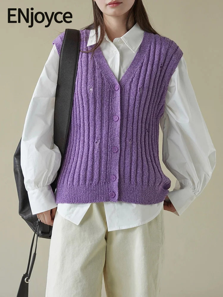 ENjoyce 2024 Spring Women Y2K Street Style Hollow Knitted Vest Cardigan Korean Fashion V-Neck woven Sleeveless Sweater Knitwear
ENjoyce 2024 Spring Women Y2K Street Style Hollow Knitted Vest Cardigan Korean Fashion V-Neck woven Sleeveless Sweater Knitwear
