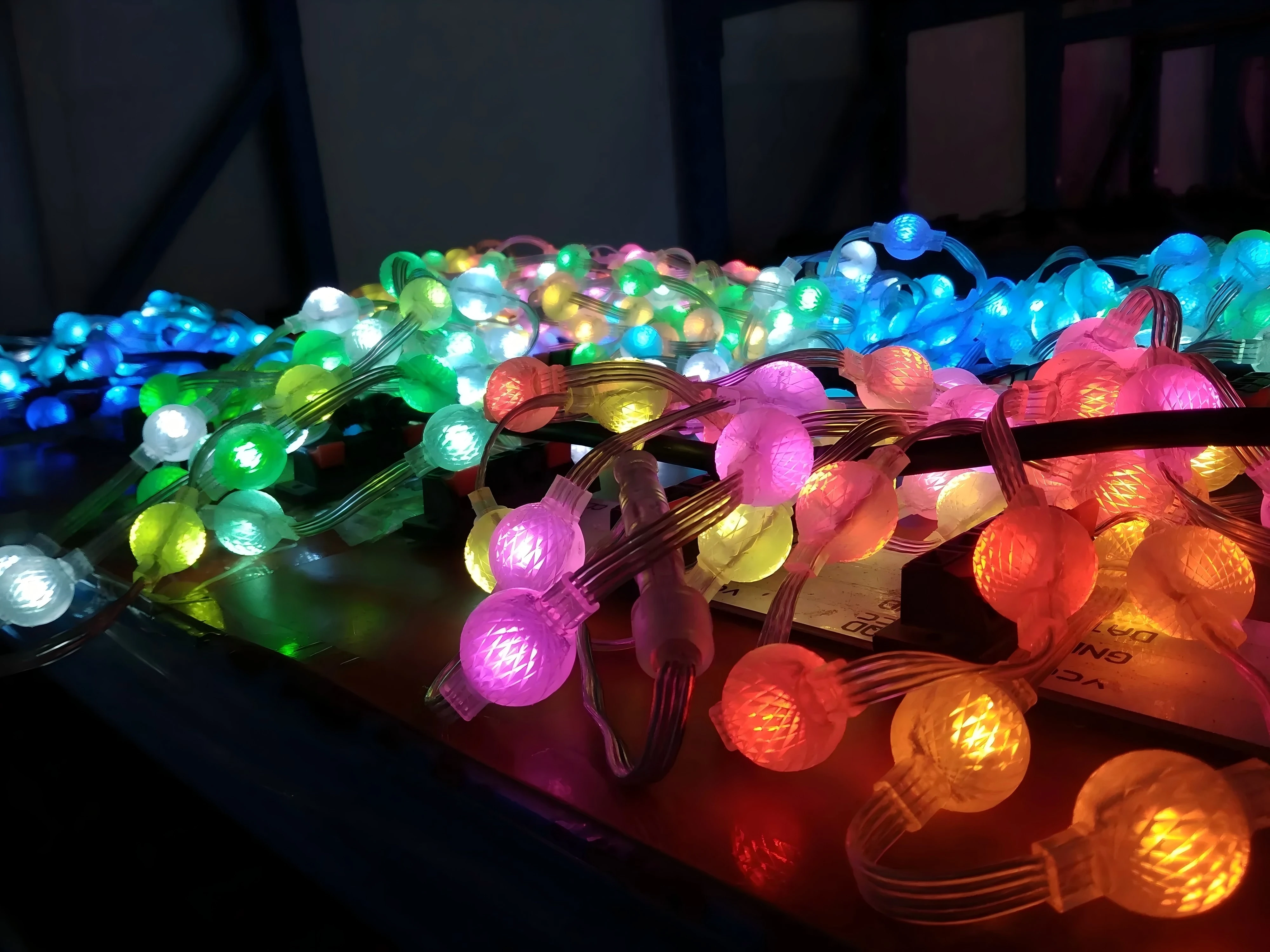 30 пикселей/комплект, 23 мм, адресуемый RGB 3D LED-светильник-шар, DC12V, микросхема WS2811, 2 светодиода/0,48 Вт, IP68, прозрачный провод, 3 жилы
30 пикселей/комплект, 23 мм, адресуемый RGB 3D LED-светильник-шар, DC12V, микросхема WS2811, 2 светодиода/0,48 Вт, IP68, прозрачный провод, 3 жилы