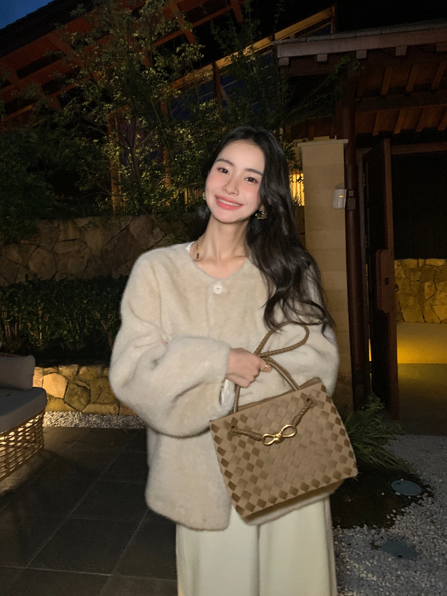 Пальто Pusumede из искусственного меха премиум-класса для женщин: свободное, мягкое, пушистое, в корейском стиле, с длинными рукавами, круглым вырезом, короткое, нежное
Пальто Pusumede из искусственного меха премиум-класса для женщин: свободное, мягкое, пушистое, в корейском стиле, с длинными рукавами, круглым вырезом, короткое, нежное