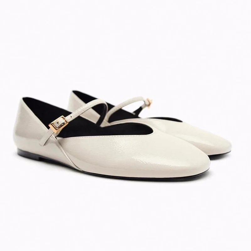 Summer 2025 New Women's Shoes Red Lacquer Leather Baotou Shoes Shallow Mouth Ballet Style Sandals Flat Single Shoes for Women 신발
Summer 2025 New Women's Shoes Red Lacquer Leather Baotou Shoes Shallow Mouth Ballet Style Sandals Flat Single Shoes for Women 신발
