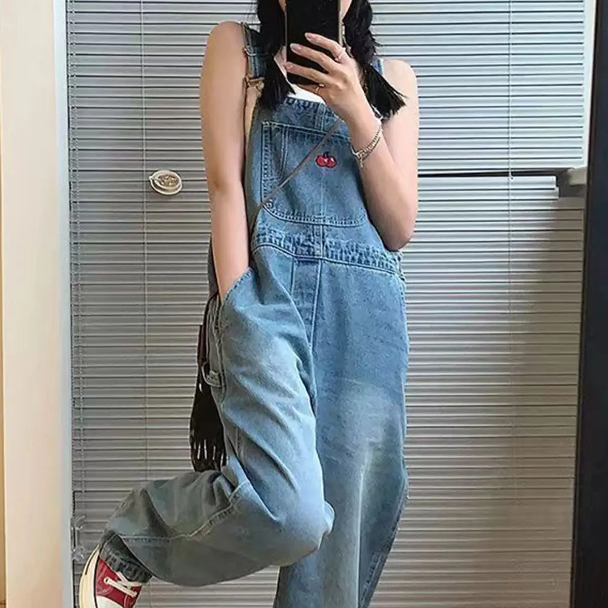 Braces Trousers Cherry Embroidered Women New Vintage Baggy Denim Braces Trousers High Street Straight Loose Wide-Leg Pants
Braces Trousers Cherry Embroidered Women New Vintage Baggy Denim Braces Trousers High Street Straight Loose Wide-Leg Pants