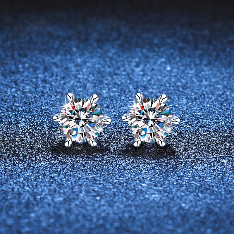 LioraGem Arched Six-Prong D-Color Moissanite Earrings, Plum-Blossom Threaded Moissanite Studs Platinum PT950 Stamp
LioraGem Arched Six-Prong D-Color Moissanite Earrings, Plum-Blossom Threaded Moissanite Studs Platinum PT950 Stamp