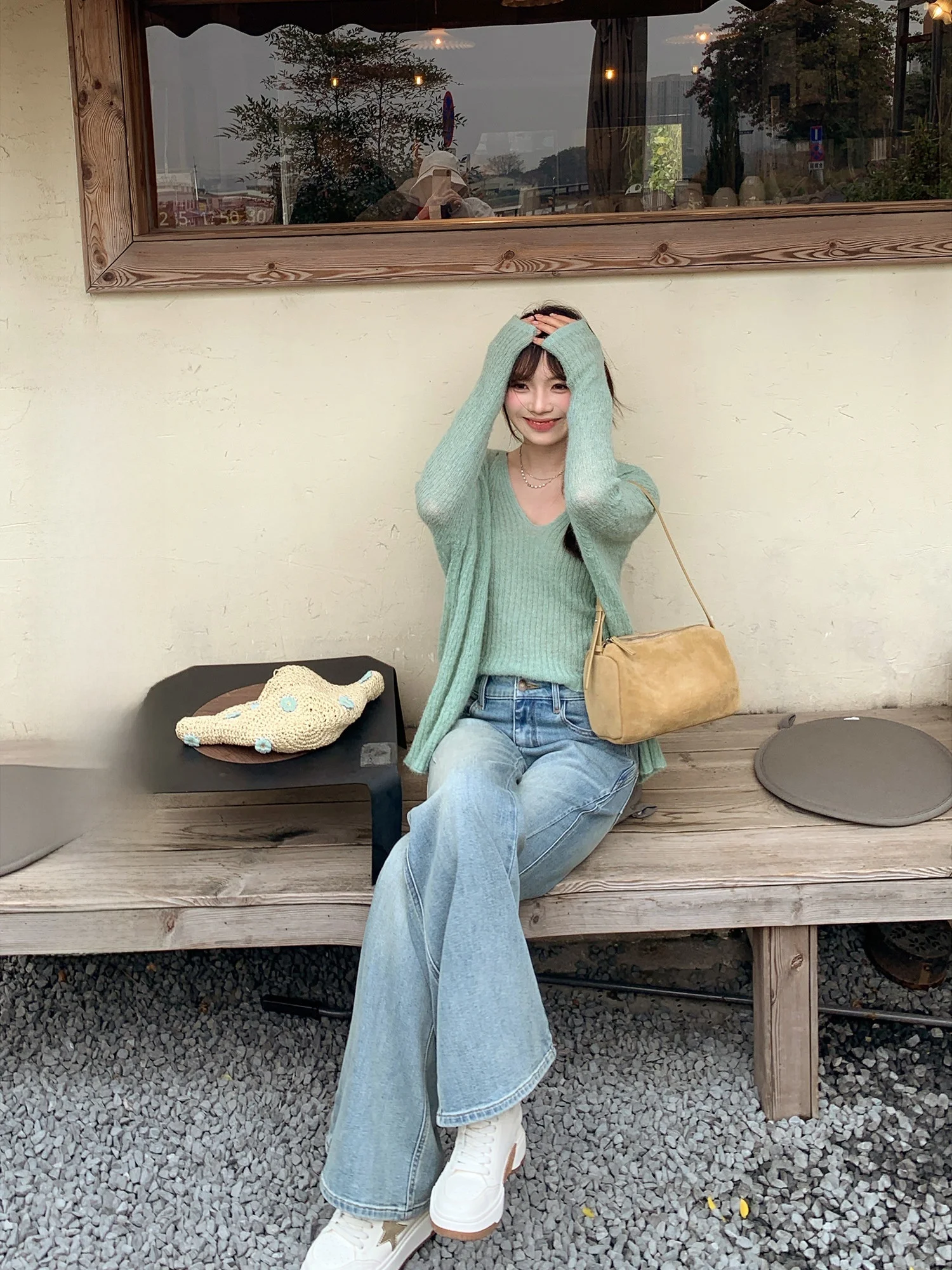 Summer Casual Cotton Denim Bell Bottoms Women's Loose Fit Straight Leg Jeans Soft Washed Natural Waist Zipper Closure Pure Color
Summer Casual Cotton Denim Bell Bottoms Women's Loose Fit Straight Leg Jeans Soft Washed Natural Waist Zipper Closure Pure Color