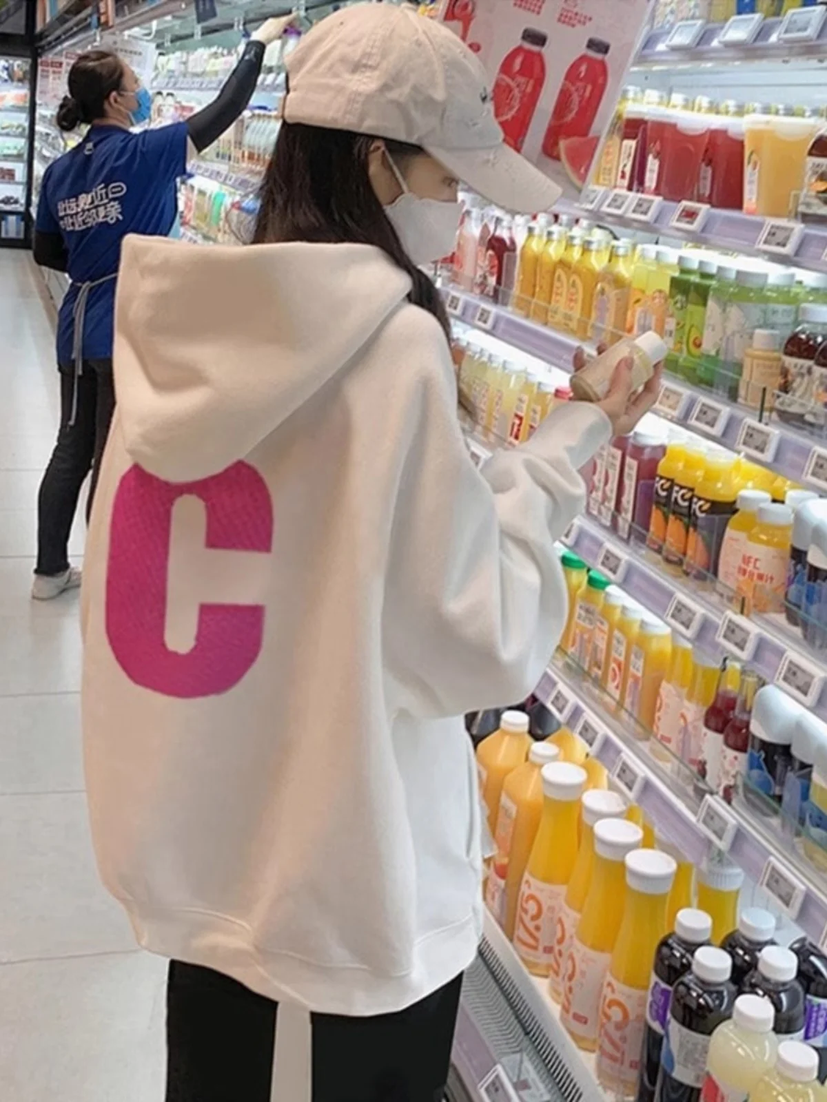 Белая утепленная толстовка с капюшоном на флисовой подкладке, женская модная новинка зимы 2024, свободный крой с принтом, эффект стройности
Белая утепленная толстовка с капюшоном на флисовой подкладке, женская модная новинка зимы 2024, свободный крой с принтом, эффект стройности